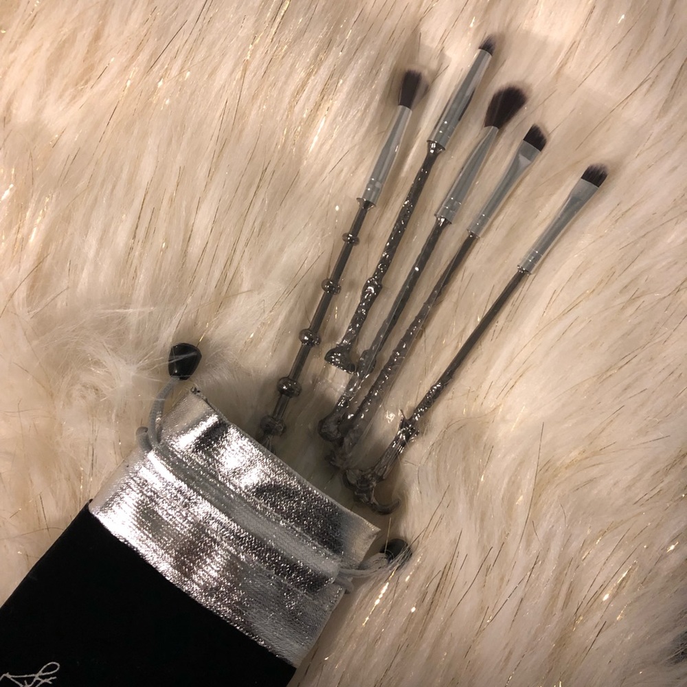 BRAND NEW Storybook Cosmetics Harry Potter Brushes